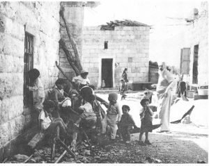 אליעזר קרפול (מזוקן) מכפר גלעדי בקרית יוסף 1950 (באדיבות אמיר גולדשטיין)