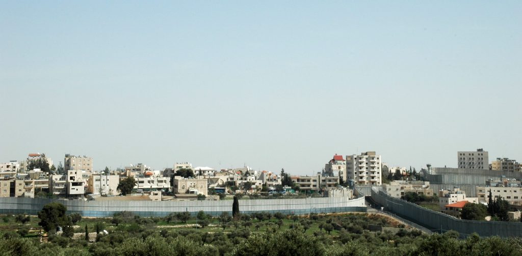 הבית הפלסטיני אשר נבחן דרך הפרספקטיבה של "משטר הדיור" מציג את הבית כרכיב בתוך המדיניות הישראלית של ניהול המרחב והאוכלוסייה (צילום: יובל הידש)