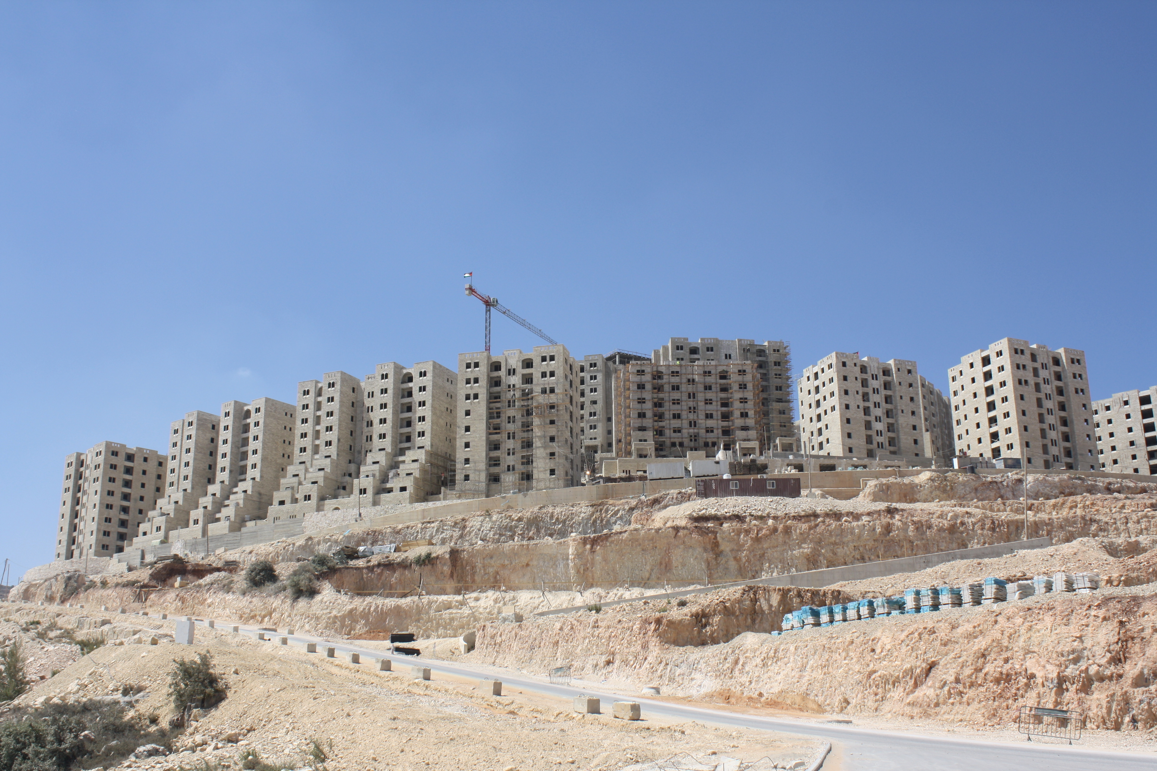הגרסה הפלסטינית למודיעין. שכונות בבנייה בעיר רוואבי. צילום: מיכאל יעקובסון