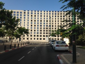 מבנה המשרדים של בר אוריין בקיבוץ גלויות, תל אביב (צילום: המעבדה לעיצוב עירוני)