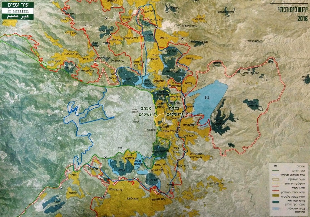 ניתן לראות את ביר נאבללה הכלואה בין גבולות הגדר המסומנים באדום, מפת מזרח ירושלים- ארגון עיר עמים
